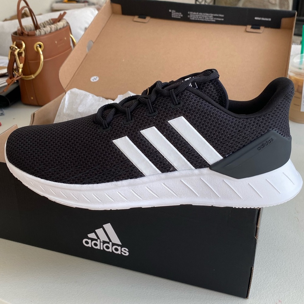 Men’s Adidas Questar Flow NXT; size 10.5